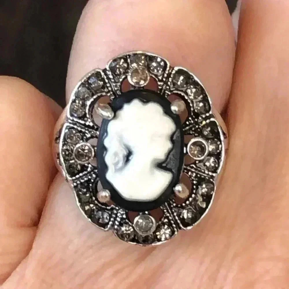 Black & White Jeweled Vintage Style Cameo Lady Portrait Crystal Silver Ring
